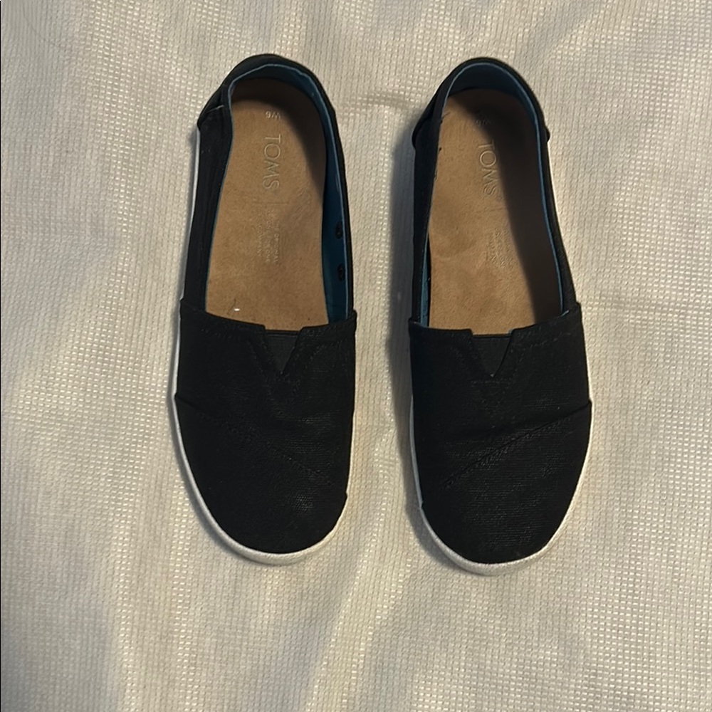 TOMS Black Slip-On Shoes Size 6